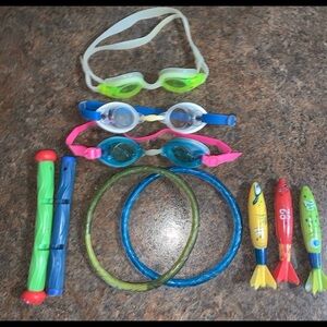 Pool toys & Goggles